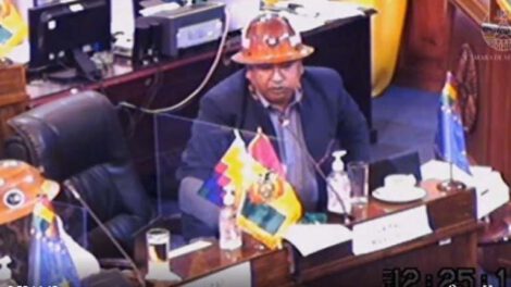 Hilarión Padilla discute sobre machismo en el Senado