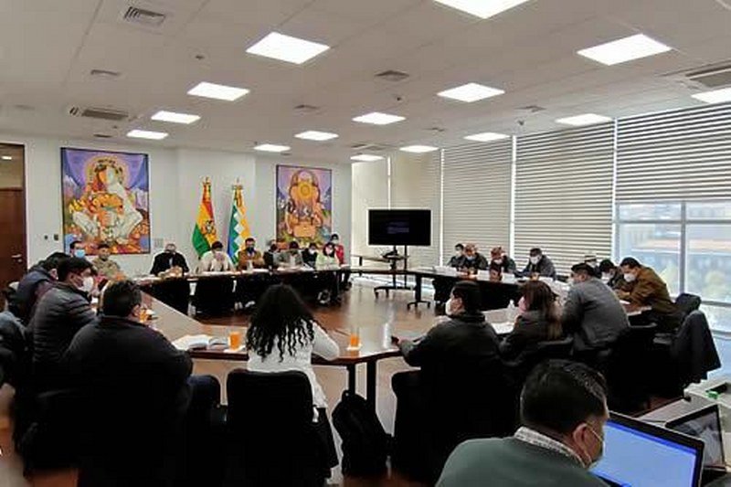Conflicto entre Oruro y Potosí en reunión en La Paz