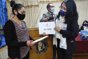 Premio Vive tu sueño entregado a Noelia Sofía Rojas