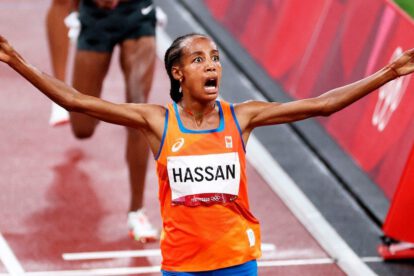 Sifan Hassan ganadora de la medalla de oro en los 5.000 metros planos