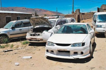 Bloqueo de caminos por dueños de autos indocumentados