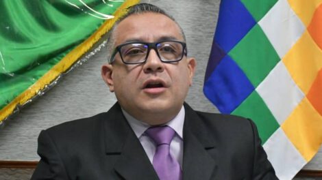 Bloqueos de caminos por los chuteros según el viceministro Nelson Cox