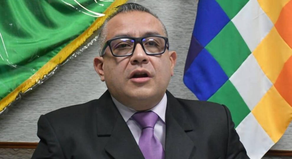 Bloqueos de caminos por los chuteros según el viceministro Nelson Cox