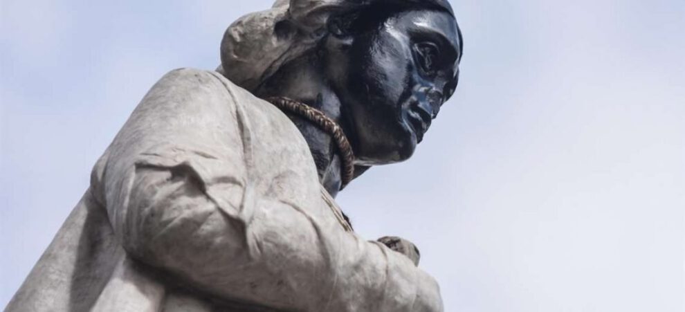Liberación de jóvenes que atentaron contra el monumento a Cristobal Colón