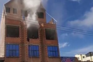 Incendio en distribuidora de huevos en El Alto