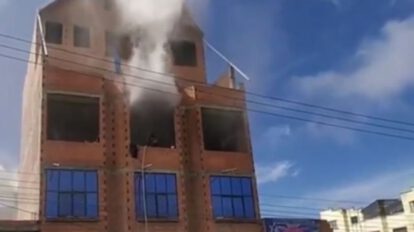 Incendio en distribuidora de huevos en El Alto