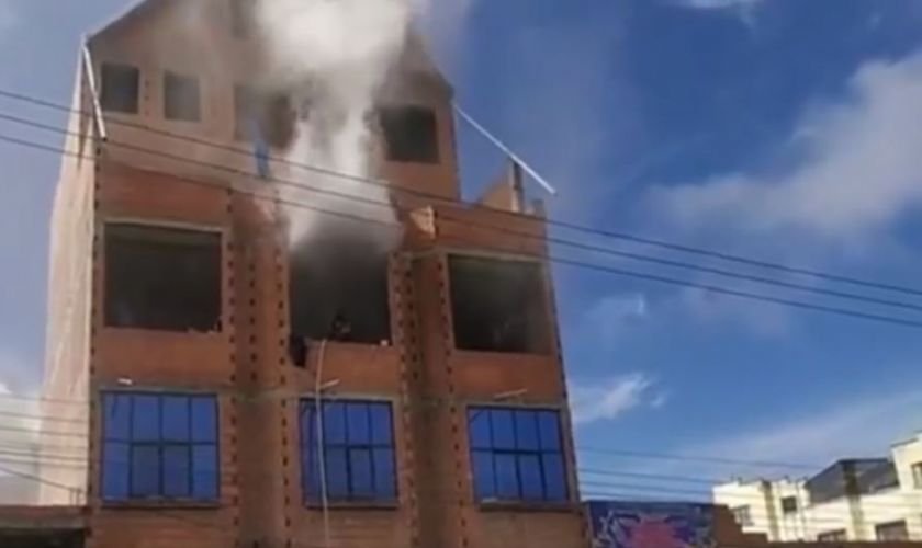 Incendio en distribuidora de huevos en El Alto