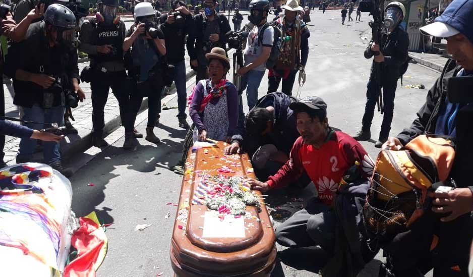 Gasificación de manifestantes en La Paz pidiendo justicia