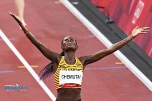 Chemutai gana el oro en la prueba 3.000 obstáculos damas