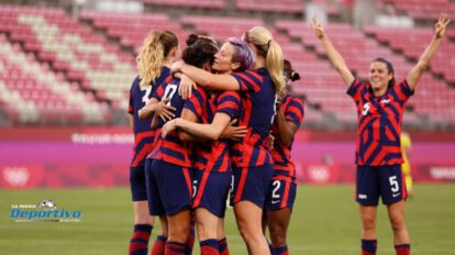 Festejo de las integrantes de la selección norteamericana en fútbol femenino tras vencer a Australia