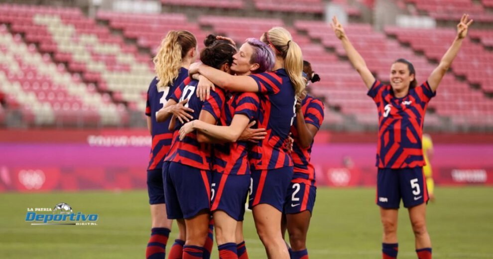 Festejo de las integrantes de la selección norteamericana en fútbol femenino tras vencer a Australia