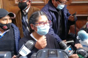 Eva Copa denuncia discriminación en reunión del COED