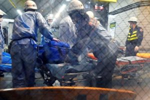 Hombre apuñala a diez personas en Tokio