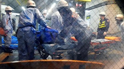 Hombre apuñala a diez personas en Tokio