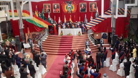 Sesión de honor rememoró la historia y realzó el civismo
