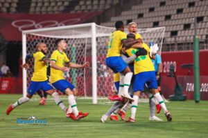 Festejo de los brasileños por alcanzar el objetivo de quedarse con la medalla de oro en el fútbol