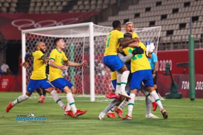 Festejo de los brasileños por alcanzar el objetivo de quedarse con la medalla de oro en el fútbol