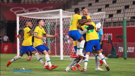Festejo de los brasileños por alcanzar el objetivo de quedarse con la medalla de oro en el fútbol
