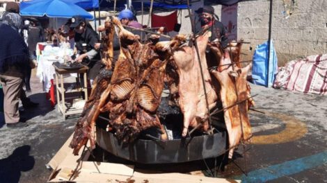 Feria de platos bandera en Oruro