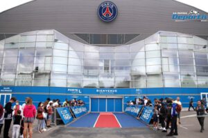 Llegada de Messi al PSG en el aeródromo Le Bourget