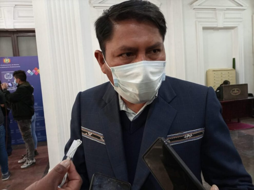 El diputado del MAS, Juanito Angulo, afirma que Murillo debe rendir cuentas al pueblo boliviano