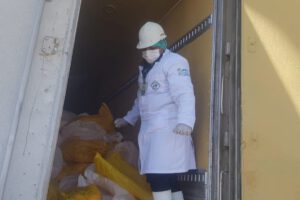 27 toneladas de pollo llegaron a Oruro por vía aérea