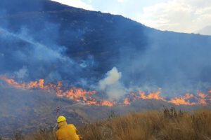 Incendio en los Andes del Perú