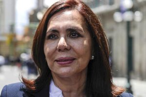La excanciller Karen Longaric en Chile