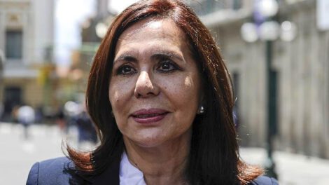 La excanciller Karen Longaric en Chile