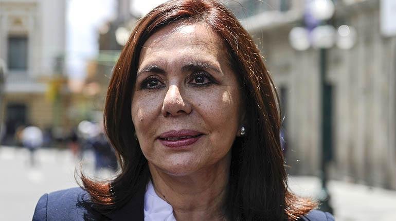 La excanciller Karen Longaric en Chile