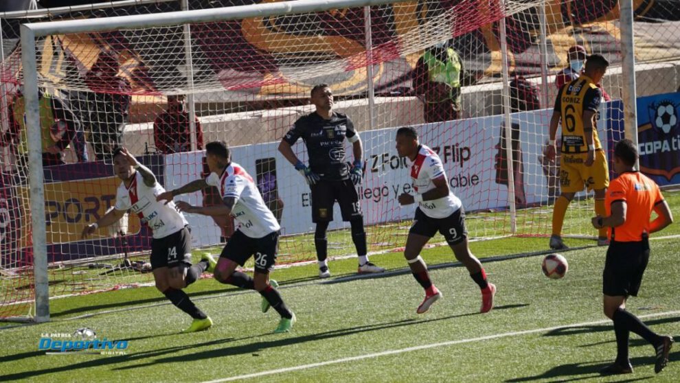 Triunfo del Always Ready ante The Strongest en el estadio Municipal de El Alto