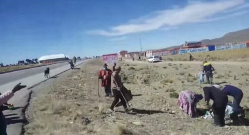 Bloqueo en la carretera a Oruro