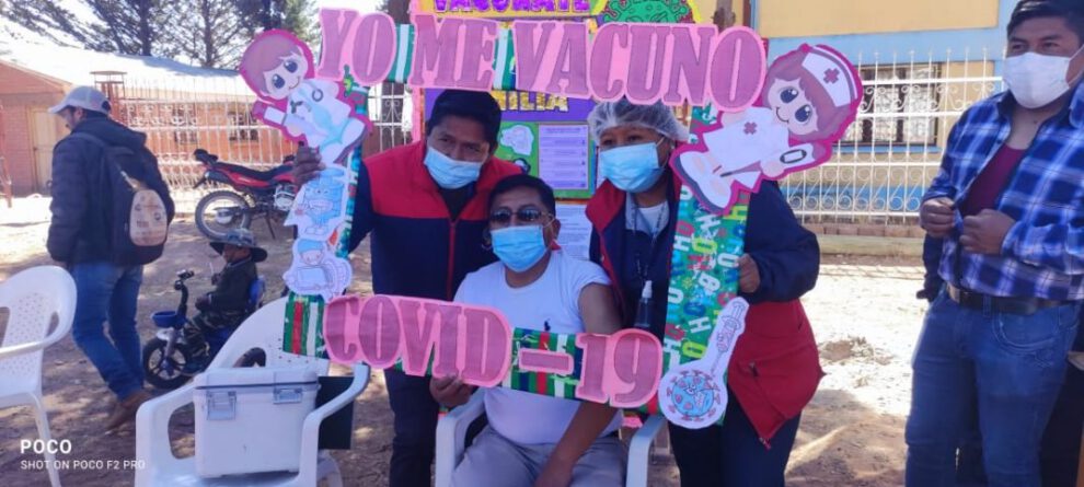 Vacunación en Huayllamarca