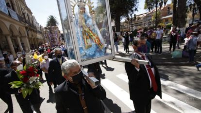 Cientos de peregrinos piden trabajo, salud y unidad a la Virgen de Urkupiña