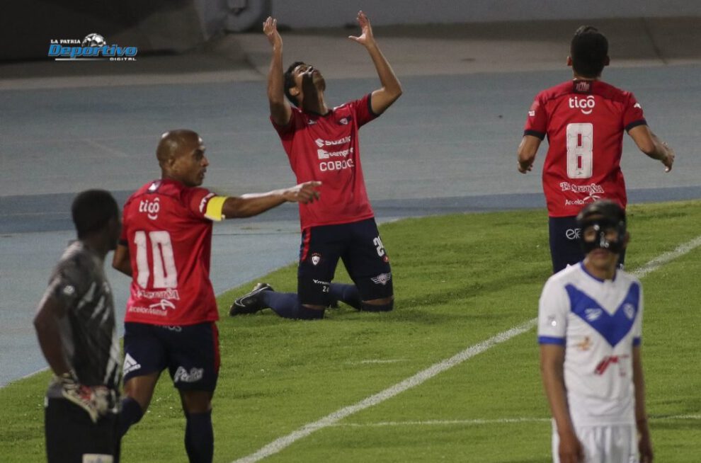 Wilstermann triunfa 4-0 con dos goles de Humberto Osorio