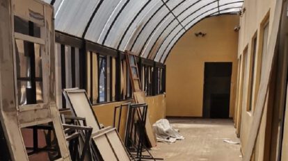Obra no entregada en la Gobernación en mal estado