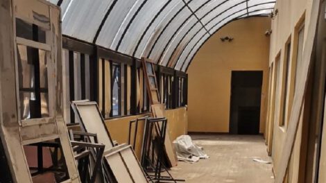 Obra no entregada en la Gobernación en mal estado
