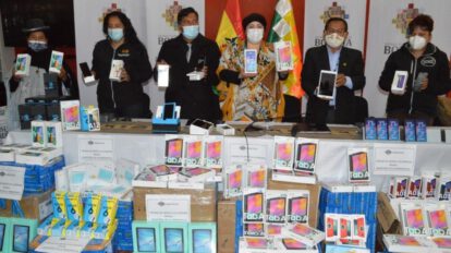 Celulares para estudiantes de escasos recursos en Oruro