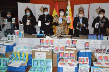 Celulares para estudiantes de escasos recursos en Oruro