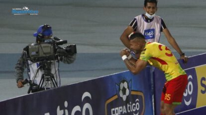 Atlético Palmaflor en el partido contra Real Tomayapo