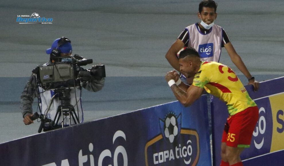 Atlético Palmaflor en el partido contra Real Tomayapo