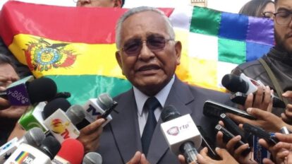 Víctor Hugo Cárdenas apoya a Camacho y Pumari