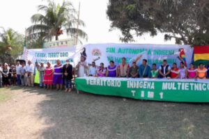 Indígenas bloquean carretera que conecta municipios de Beni