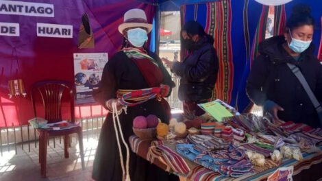 Tejidos artesanales de Doña Julia que representan la cultura Huari