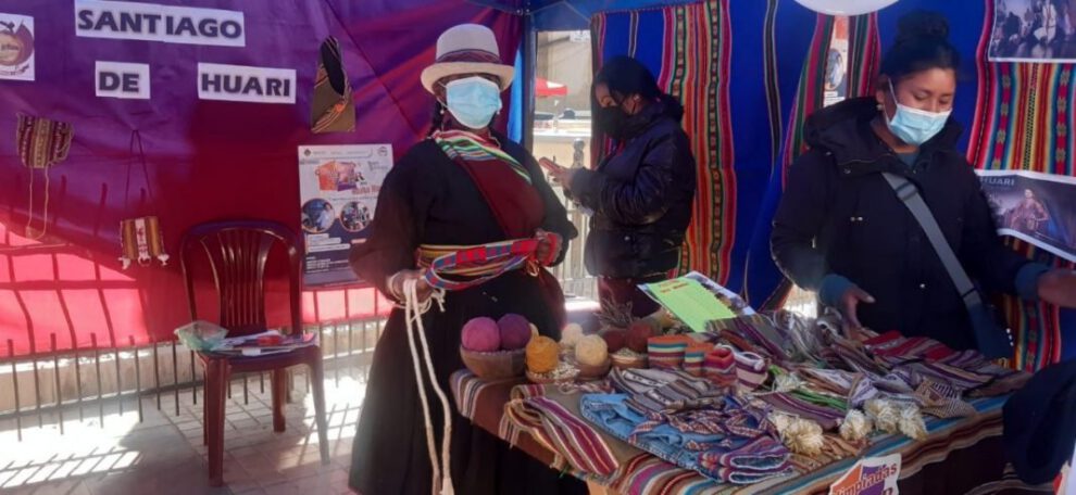 Tejidos artesanales de Doña Julia que representan la cultura Huari