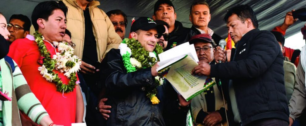 Camacho Pumari en el cabildo de Adepcoca