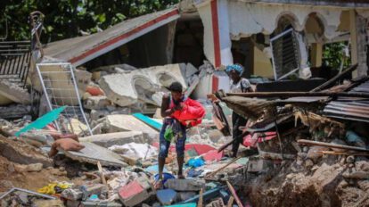 Terremoto en Haití: personas buscan pertenencias tras el sismo