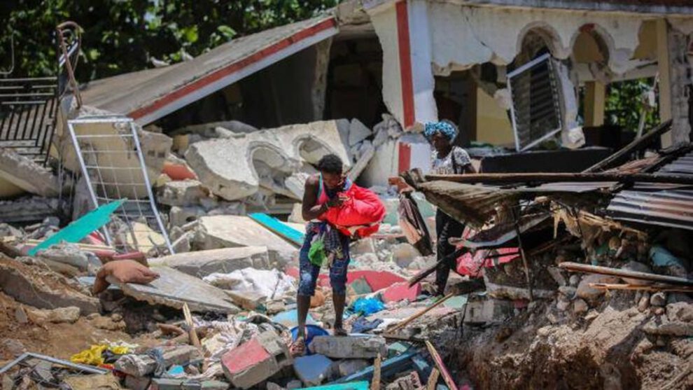 Terremoto en Haití: personas buscan pertenencias tras el sismo