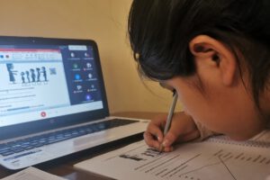 Expulsión de estudiantes por pensiones en clases virtuales