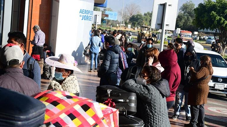 Paro de actividades en Aasana en aeropuerto de Cochabamba
